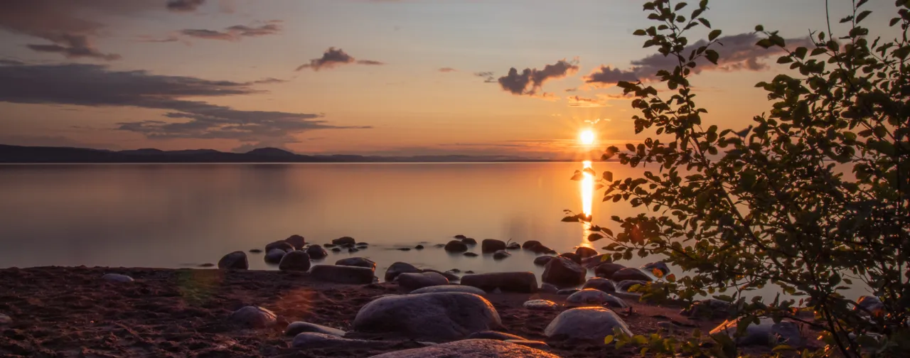 Solnedgång över sjön Siljan. 