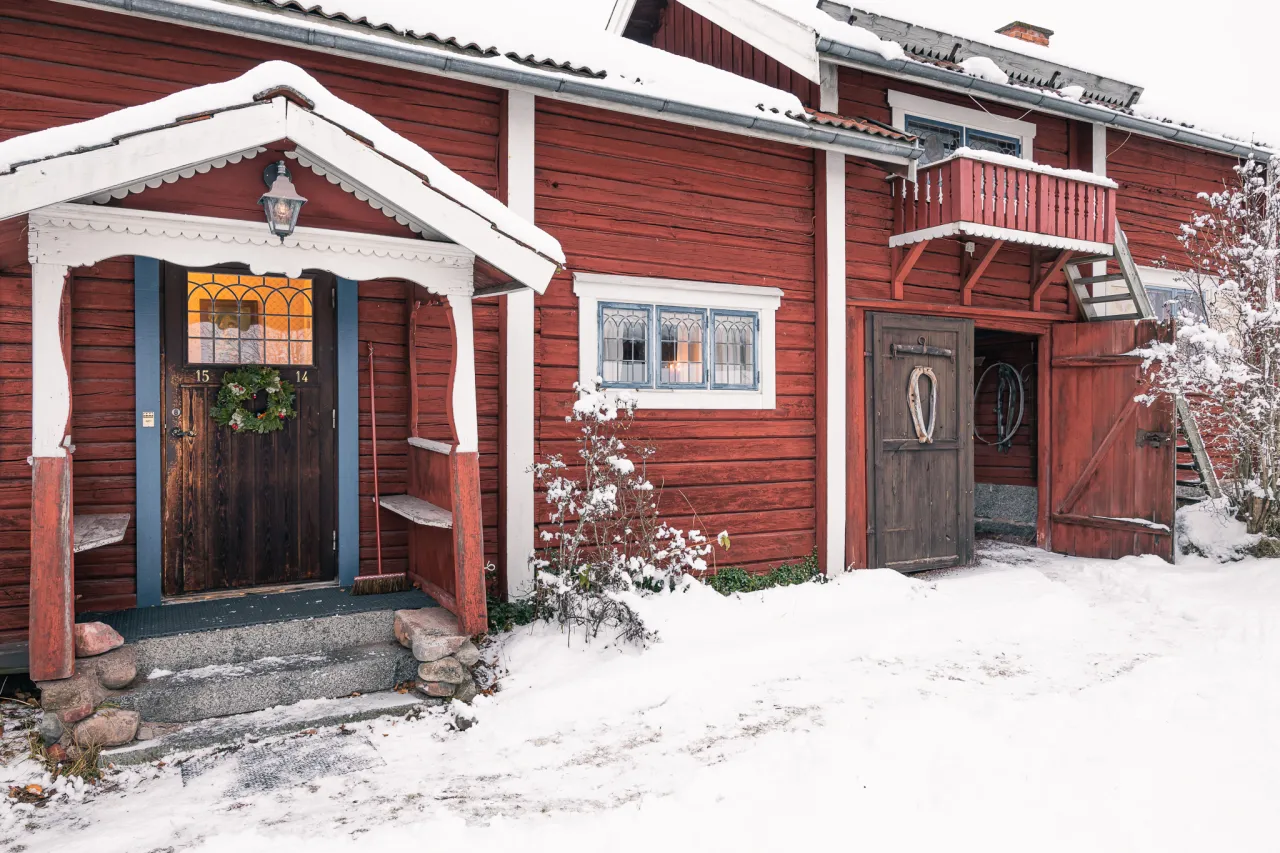 Masesgården vintertid i snölandskap.